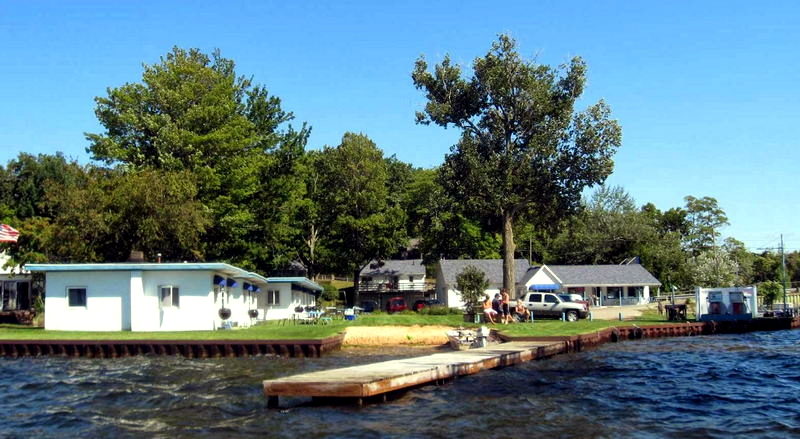 Neils Modern Cottages (Neils Resort) - Waterside Resort And Boat Rental (newer photo)